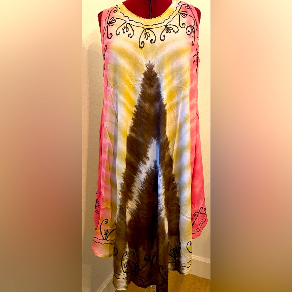 NWT True Rock Free Size Dress Tie Dye Embroidered Appliqued Crew Neck Point Hem
